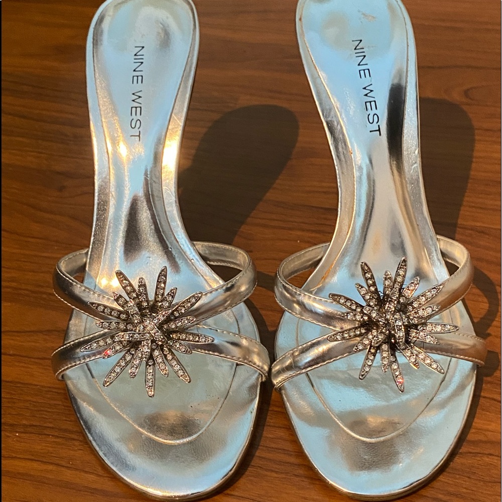 *BLK FRIDAY SALE* Nine West silver heels 🌟